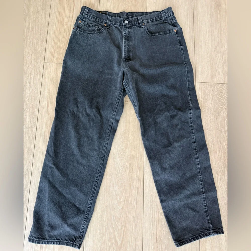 Levi's 550 Relaxed Fit Men's Jeans in Distressed Black 38x30